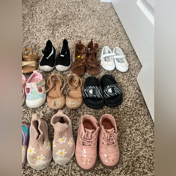 Babygirl shoes - Picture 2 of 3